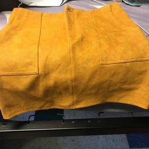 Yellow short skirt